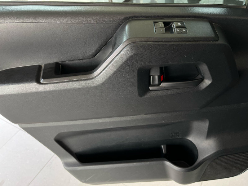 Toyota Comerciales Hiace Panel 5 pts. DX Superlarga, toldo alto, TM5 (línea nueva) 2020